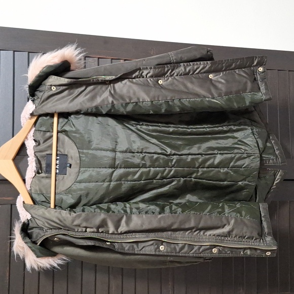 DKNY BIG GIRLS HOODED LONG ANORAK WITH FAUX -FUR TRIM, USED SIZE S 7/8 - Picture 5 of 5